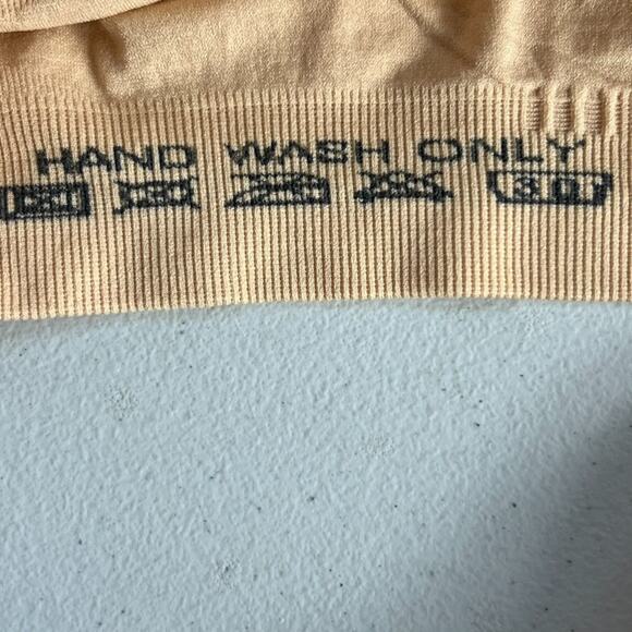 1 Uniqlo Womens Wireless Relax Bra Bust 33-35" & Sports Bra Small Beige - Picture 5 of 6